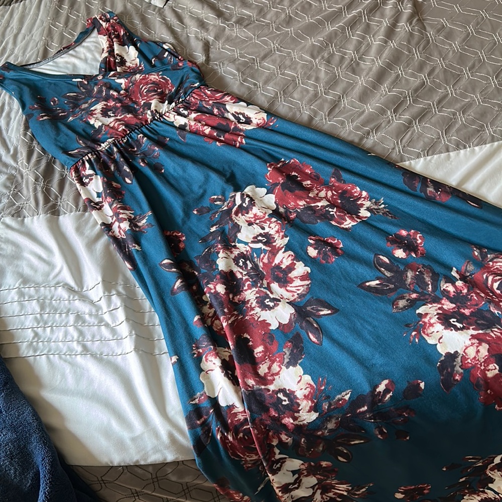 ZATTCAS-Lrg-Floral Maxi Dress